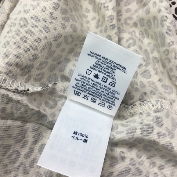 LANDS End Medium short sleeve v neck tee
Thicker weight 
Animal print - Picture 7 of 15